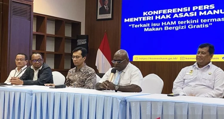 Krisis Kebebasan Kritik: Feri Amsari Dilaporkan, Menteri HAM Tegas Tidak Bisa Dipidana