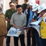 Kunjungan Gibran Papua Dikecam: Kritik Pencitraan dan Seruan Kantor Permanen