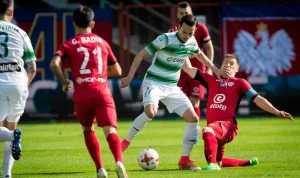 Lechia Gdańsk Gagal Menang di Piast Gliwice, Kritik Tajam Carver dan Krisis Sponsor Zondacrypto Mengguncang Klub