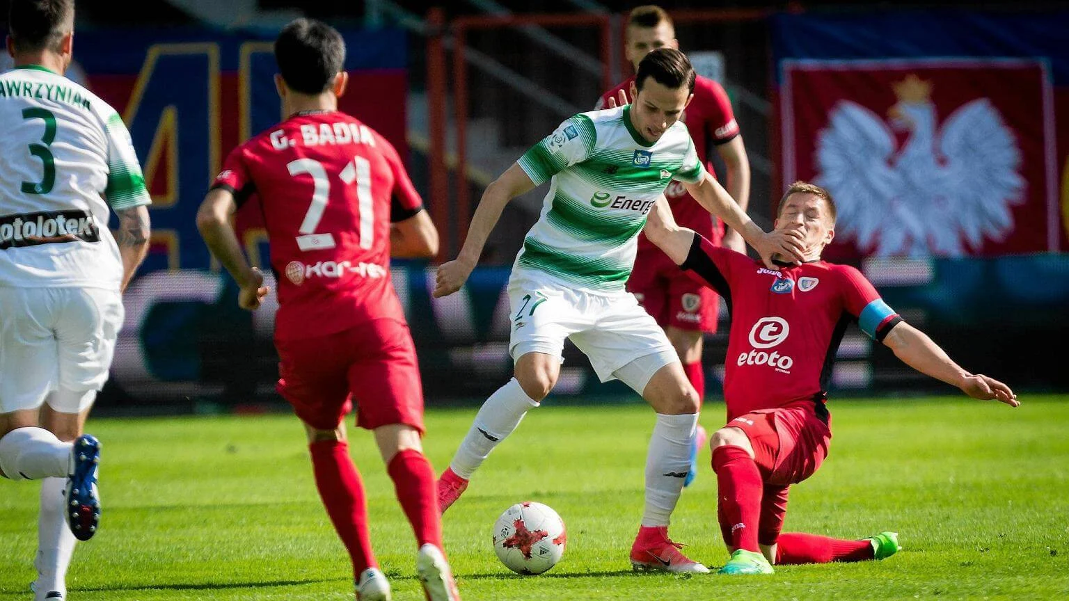 Lechia Gdańsk Gagal Menang di Piast Gliwice, Kritik Tajam Carver dan Krisis Sponsor Zondacrypto Mengguncang Klub