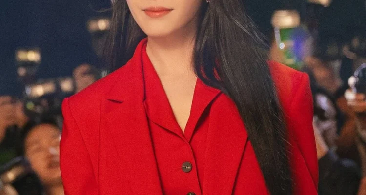 Mengapa Baju Merah Hui Ju Picu Kontroversi di Awal Perfect Crown?