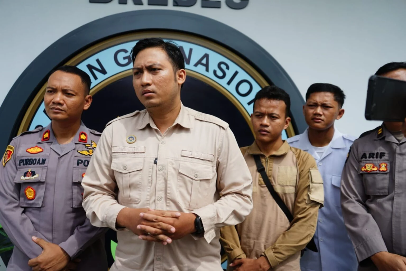 Misteri Gudang Motor MBG Terungkap: Karyawan Tutup Rapat, DPR Gores Konflik Pernyataan