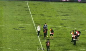 Ojol Ke Stadion Bawa Kaus, Layvin Kurzawa Ditinggal Lumat Media Malaysia: 'Berlutut Hanya Demi Sepatu!'