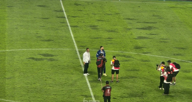 Ojol Ke Stadion Bawa Kaus, Layvin Kurzawa Ditinggal Lumat Media Malaysia: 'Berlutut Hanya Demi Sepatu!'