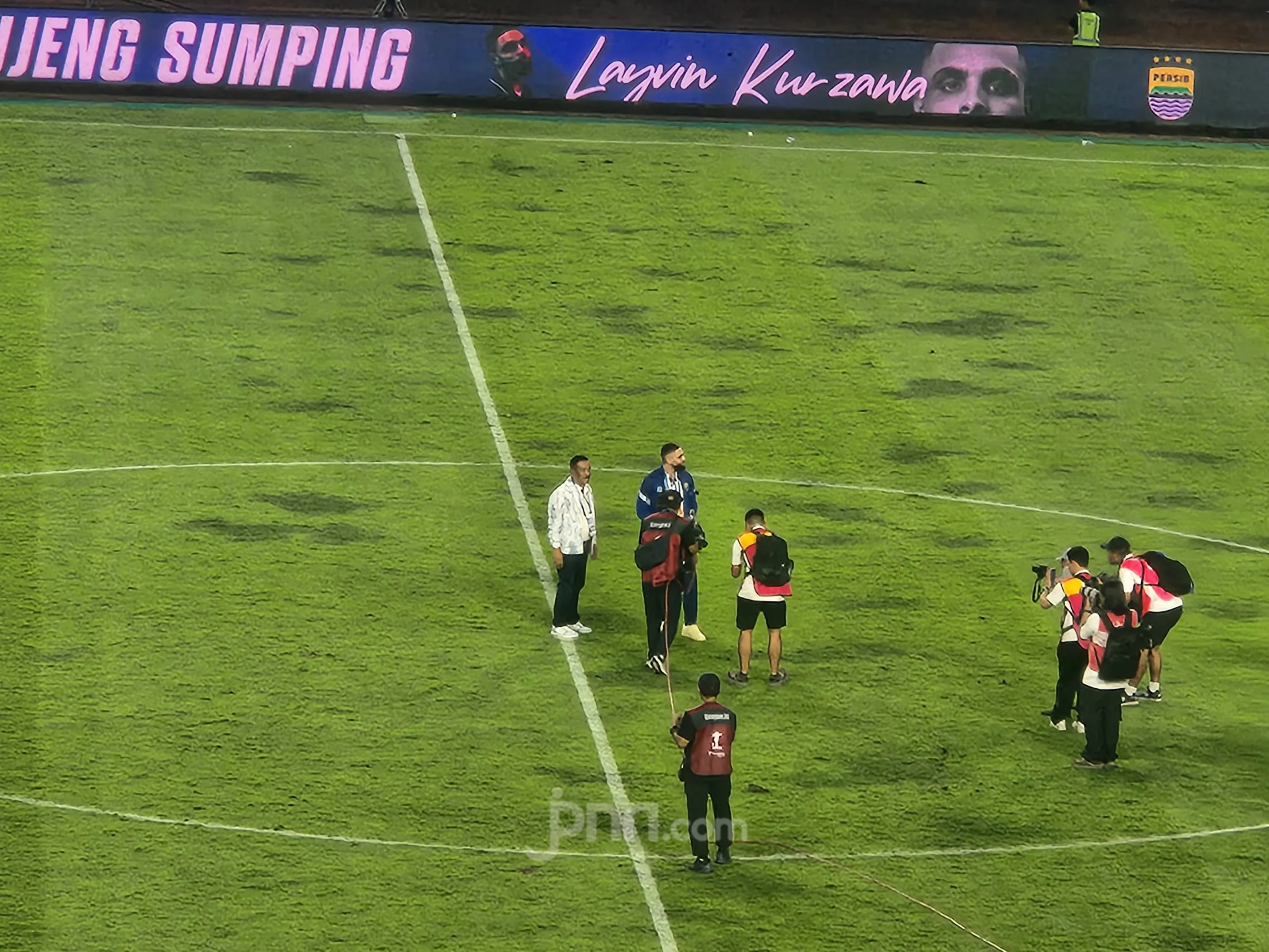 Ojol Ke Stadion Bawa Kaus, Layvin Kurzawa Ditinggal Lumat Media Malaysia: 'Berlutut Hanya Demi Sepatu!'