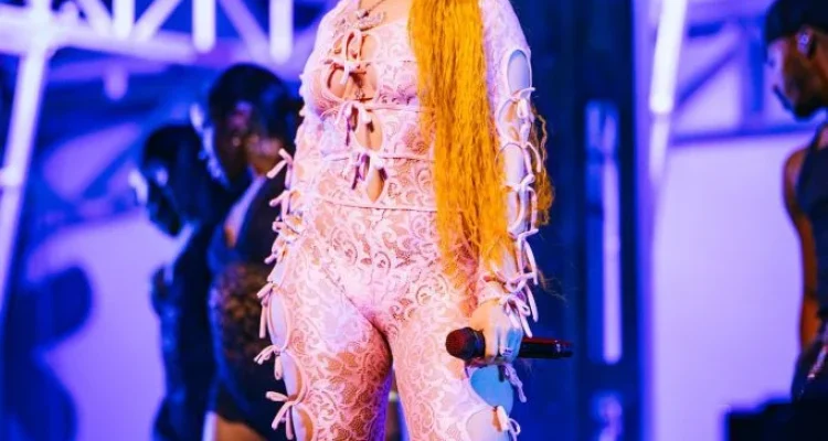 Penampilan Memukau SZA di Coachella 2026: Dari Bikini Berani hingga Kolaborasi Tak Terduga