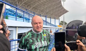 Persib Tanpa Eli & Lucho, Bojan Hodak Target 3 Poin dari Bhayangkara di Lampung