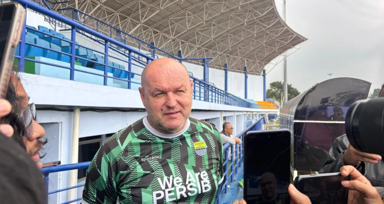 Persib Tanpa Eli & Lucho, Bojan Hodak Target 3 Poin dari Bhayangkara di Lampung