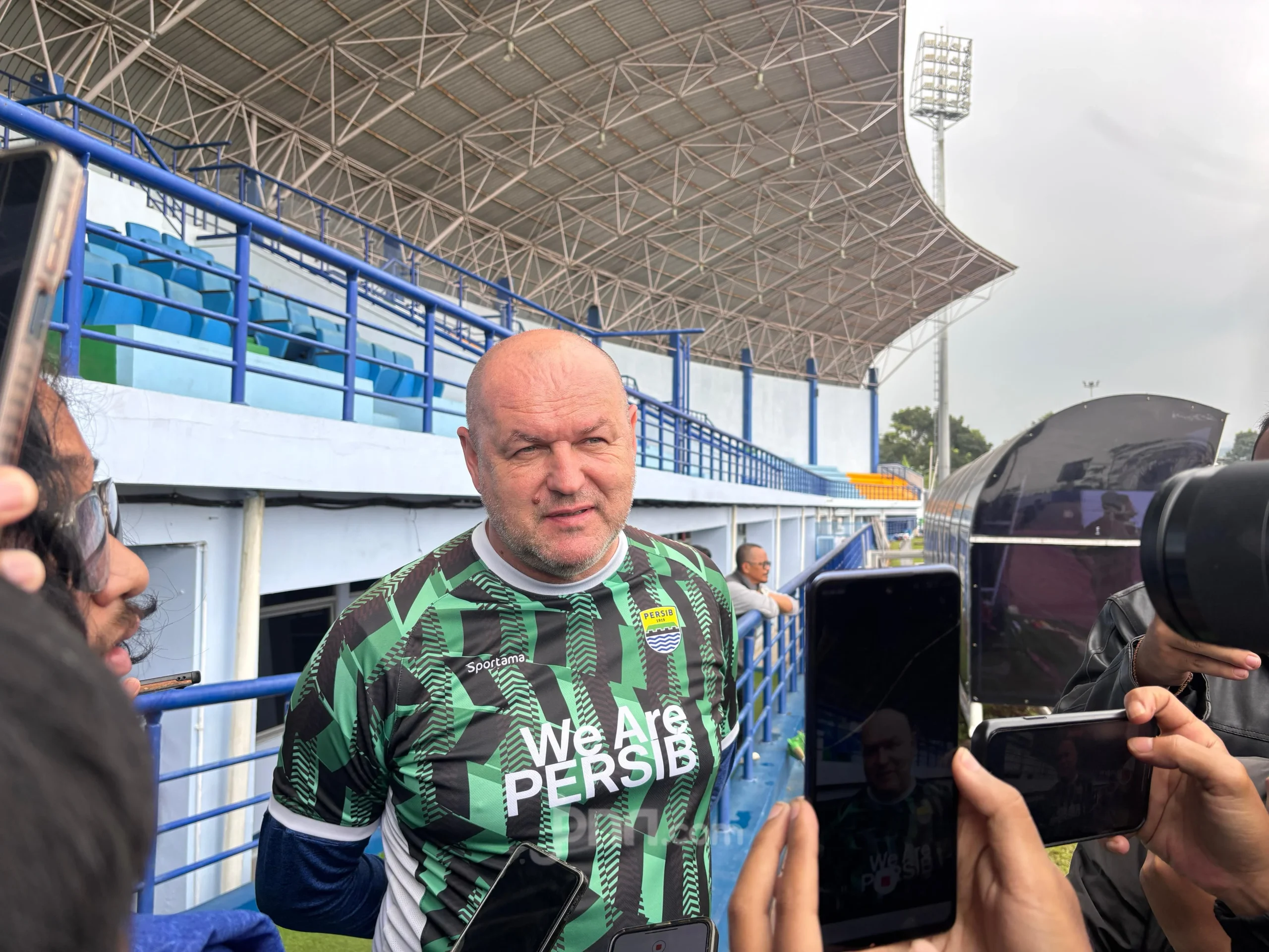 Persib Tanpa Eli & Lucho, Bojan Hodak Target 3 Poin dari Bhayangkara di Lampung