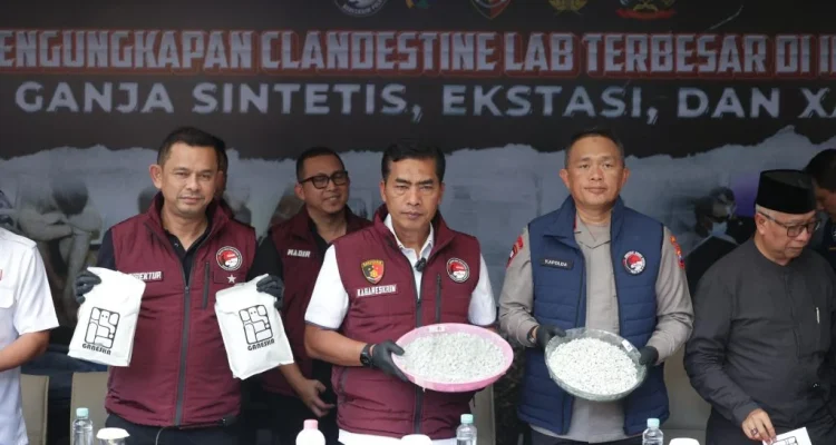 Polisi Gerebek Pabrik Ekstasi 1 Ton di Wonolopo, Mijen: Tiga Tersangka Diamankan