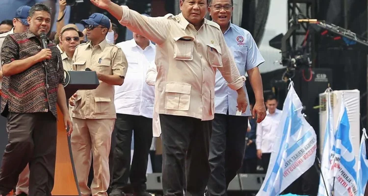 Prabowo Nyanyikan 'Internationale' Bersama Buruh di May Day 2026, Simbol Solidaritas Pemerintah dan Pekerja