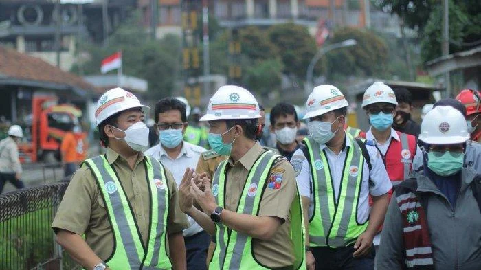 Proyek Dikebut: Teddy Cek Progres Hunian Layak untuk Warga Pinggir Rel Senen