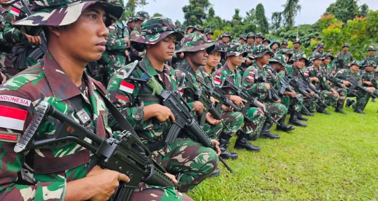 Ratusan Prajurit TNI Tempuh Medan Sulit, Evakuasi Jenazah Helikopter PK-CFX Selesai dalam 6,5 Jam