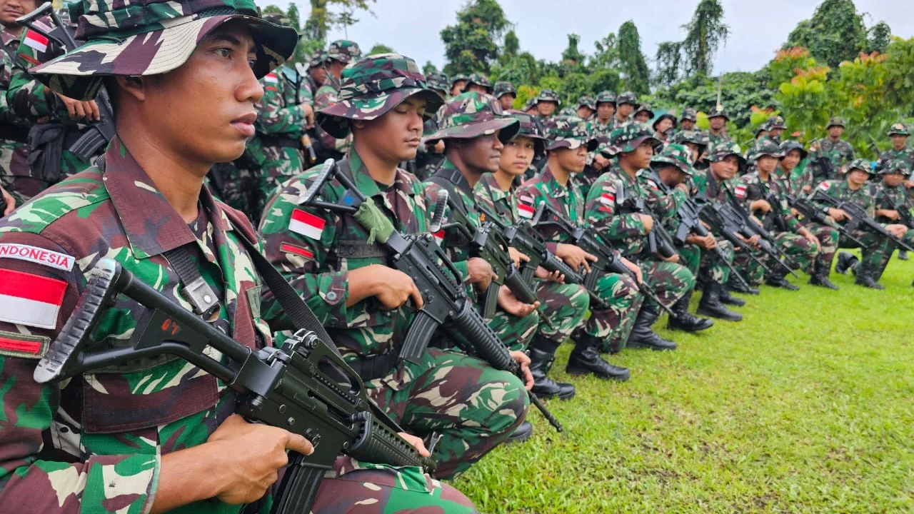 Ratusan Prajurit TNI Tempuh Medan Sulit, Evakuasi Jenazah Helikopter PK-CFX Selesai dalam 6,5 Jam