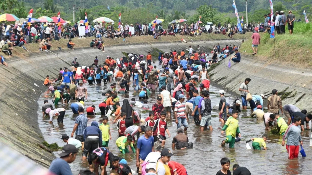 Ratusan Warga Turun ke Sungai Nyireh: Doli Hilang Diduga Disambar Buaya, Tim SAR Lakukan Pencarian Intensif