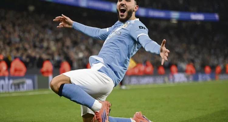 Rayan Cherki Bawa Manchester City Unggul dalam Duel Panas melawan Arsenal di Etihad