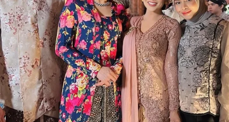 Rompi El Siraman: Sentuhan Regency Inggris dalam Tradisi Jawa yang Membuat Hati Berdebar