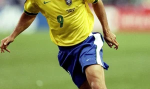 Ronaldo Nazário: Legenda Fenomena yang Membawa Brasil ke Puncak Kemenangan 2002