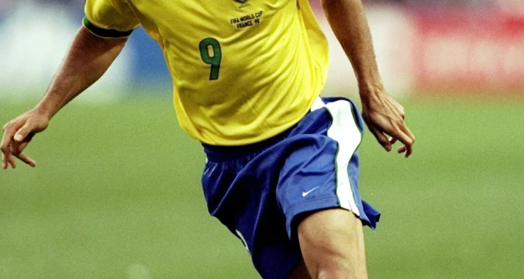 Ronaldo Nazário: Legenda Fenomena yang Membawa Brasil ke Puncak Kemenangan 2002