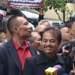 Roy Suryo Cs Gelar Demo di Depan DPR: Tuntut Jokowi Tunjukkan Ijazah, Gibran Ditangkap, dan Tuntutan Lainnya