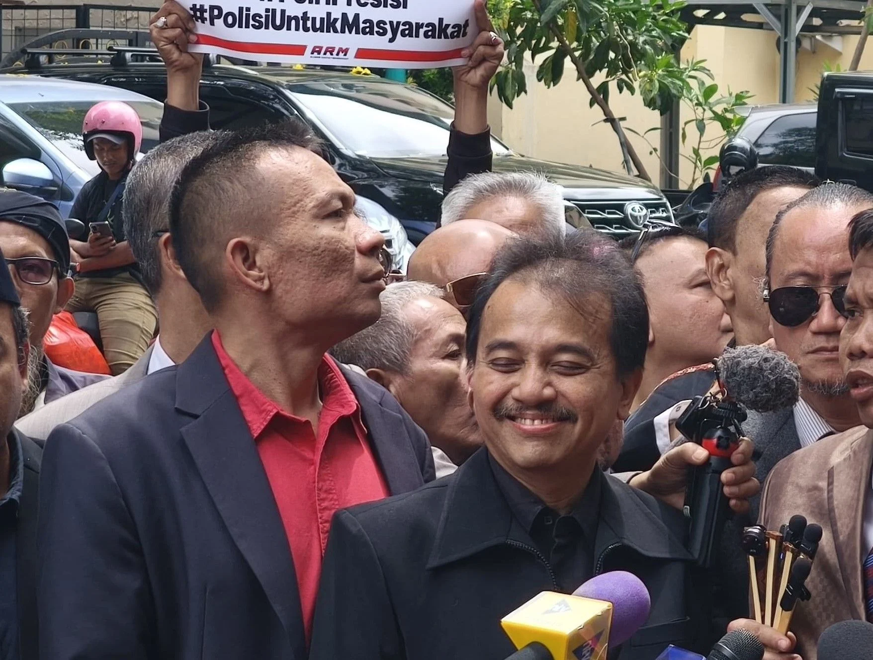 Roy Suryo Cs Gelar Demo di Depan DPR: Tuntut Jokowi Tunjukkan Ijazah, Gibran Ditangkap, dan Tuntutan Lainnya
