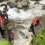 Satpam Sekolah Gugur Saat Menyelamatkan Siswi yang Hanyut di Sungai Cibanjaran, Warga Berduka Mendalam