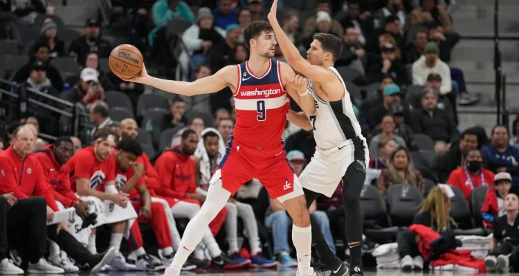 Stephon Castle Bikin Geger di Playoff: Cedera Tangan, Insiden dengan Deni Avdija, dan Dampaknya bagi Spurs vs. Blazers