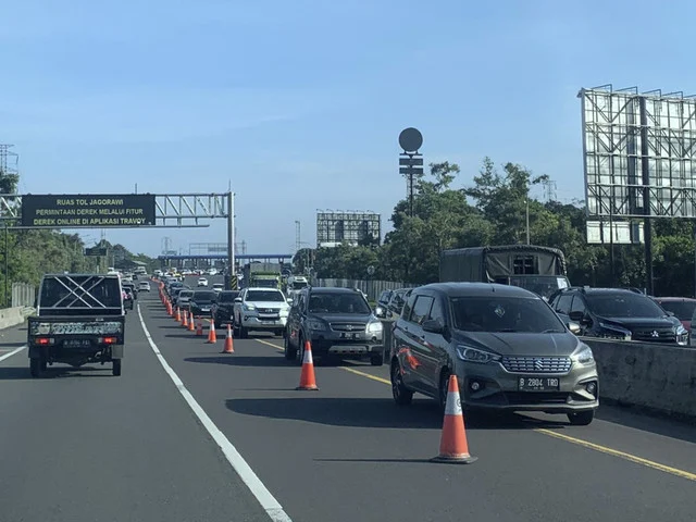 Tol Jagorawi Macet Parah di Malam Minggu: Perjalanan Ciawi‑GT Jagorawi Memakan Waktu 40 Menit Akibat Kepadatan dan Pohon Tumbang