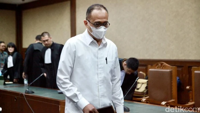 Uang Pengganti Rp 16,9 Miliar: Mengapa Ibrahim Arief Dituntut Hingga 15 Tahun Penjara?