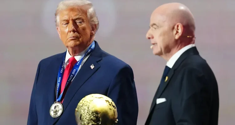 White House Bela Trump Hadapi Gelombang Kritik Usai Terima FIFA Peace Prize
