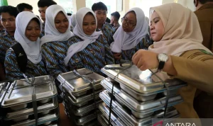 Yenna Yuniana, Bos Tersembunyi di Balik Keberhasilan Tender Motor Listrik MBG yang Memukau Pak RT