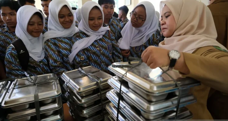 Yenna Yuniana, Bos Tersembunyi di Balik Keberhasilan Tender Motor Listrik MBG yang Memukau Pak RT