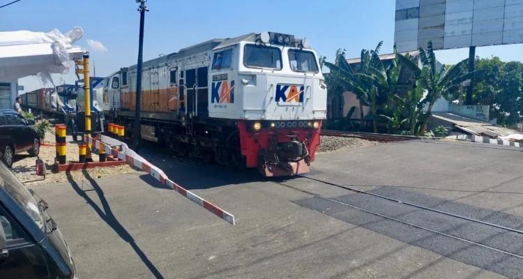 YLKI Desak Reformasi Keselamatan Kereta Api: Tuntutan Total Setelah Kecelakaan Bekasi