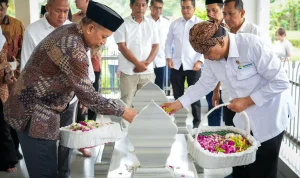 Ziarah Prabowo ke Makam RM Margono Djojohadikusumo di Dawuhan, Banyumas, Sambut Antusias Warga