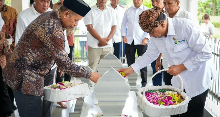 Ziarah Prabowo ke Makam RM Margono Djojohadikusumo di Dawuhan, Banyumas, Sambut Antusias Warga