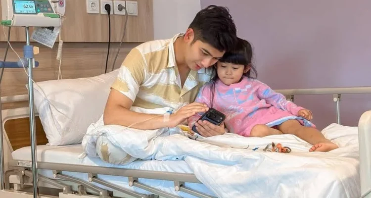 7 Potret Teuku Ryan Dirawat di RS, Ditemani Moana, Semangat Sembuh!