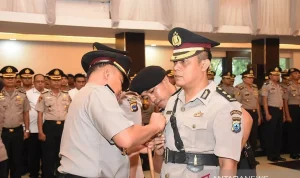 AKBP Polda Kalsel Terancam Sanksi Ganda Usai Merokok Sambil Mengemudi
