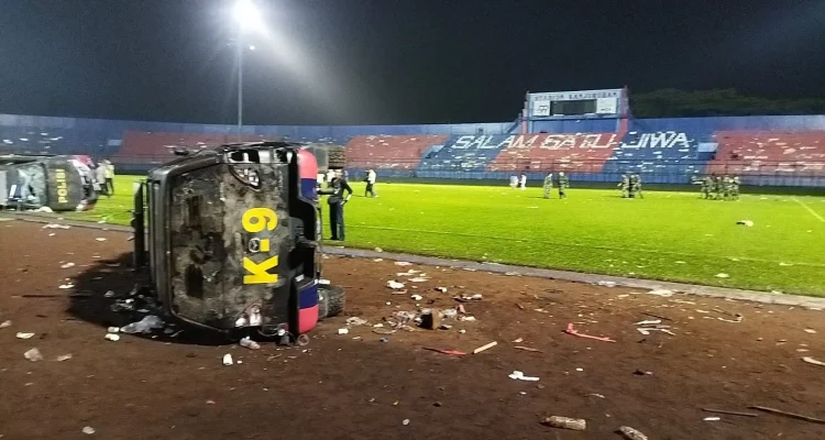 Almere Mengalami Kericuhan: Kebakaran Pusat Data dan Pertandingan Sepak Bola