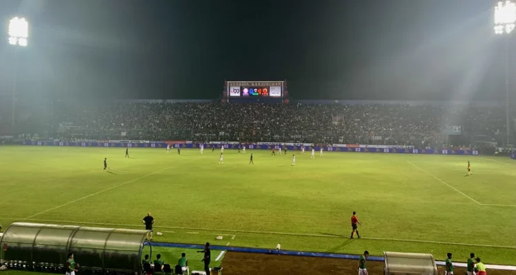 Arema FC Tundukkan PSM Makassar 3-0 di Stadion Kanjuruhan