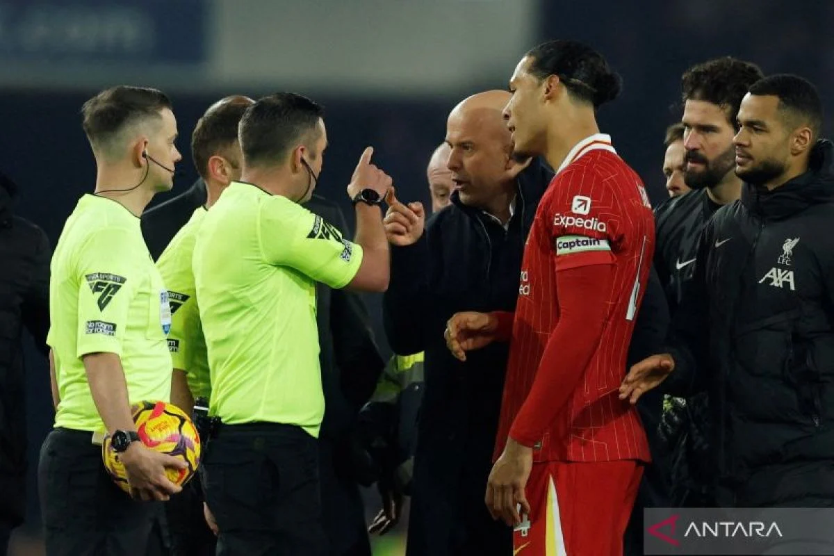 Arne Slot Menghadapi Masa Depan yang Tidak Pasti di Liverpool