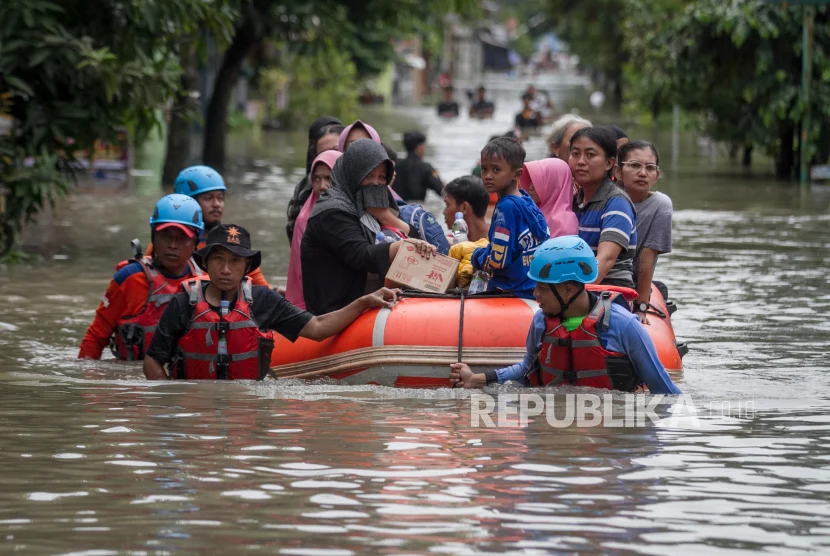 Bencana Banjir di Jakarta: BAZNAS Salurkan Bantuan Sahur dan Cerita Inspiratif di Tengah Bencana