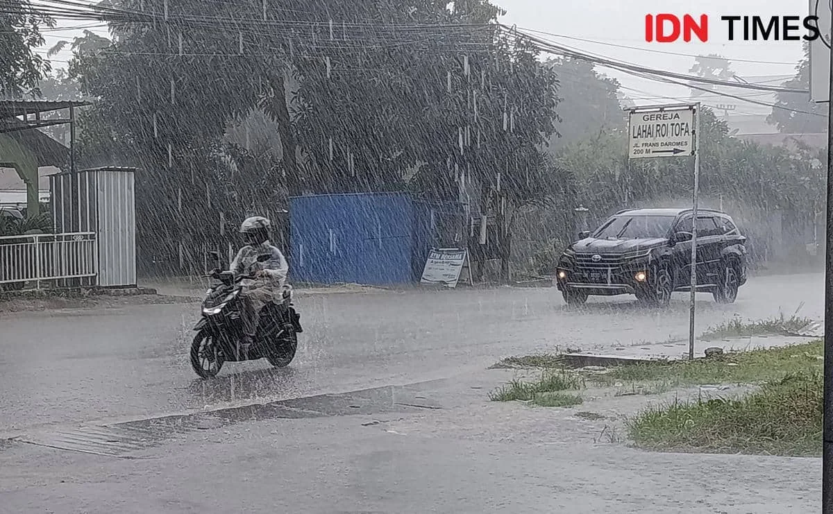 BMKG Prediksi Hujan Lebat Sepanjang Minggu Ini, Waspadai Risiko Bencana di 10 Provinsi