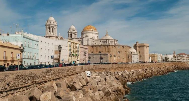 Cadiz, Kota Pesisir Spanyol yang Menawarkan Keindahan dan Sejarah