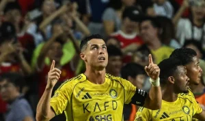 Cristiano Ronaldo Balas Provokasi Al Ahli dengan Gestur Pamer 5 Gelar Liga Champions