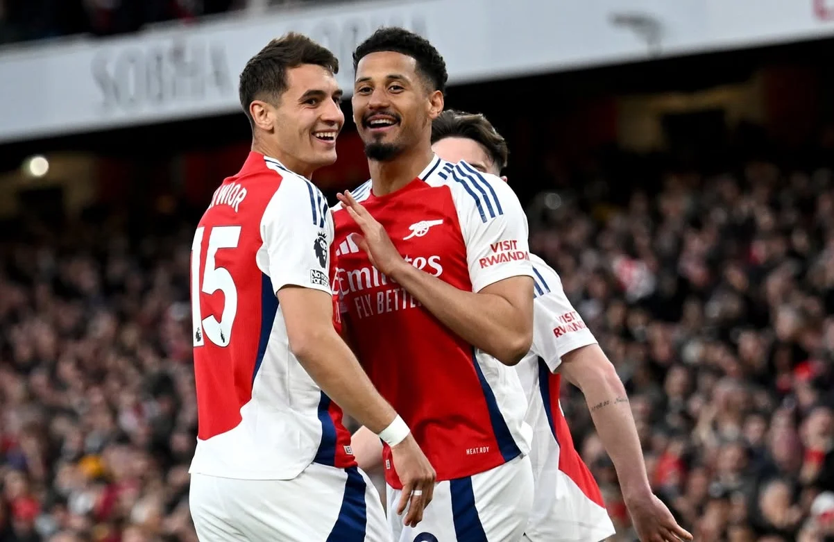 Crysencio Summerville Berperan dalam Cedera Ben White, Arsenal Siap Hadapi PSG di Champions League
