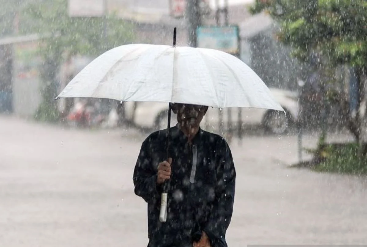 Cuaca Bandung Hari Ini: Hujan Disertai Petir dan Angin Kencang