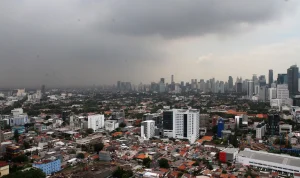 Cuaca Jakarta dan Makassar Diprediksi Berawan, Waspada Hujan dan Angin Kencang!