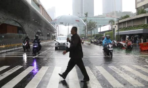 Cuaca Jakarta Diguyur Hujan, BMKG Imbau Warga Waspadai Cuaca Ekstrem