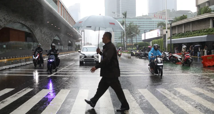 Cuaca Jakarta Diguyur Hujan, BMKG Imbau Warga Waspadai Cuaca Ekstrem