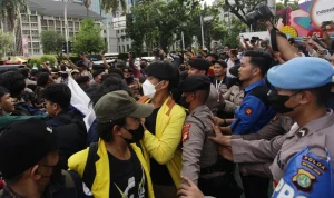 Demo Pendidikan Mahasiswa di Patung Kuda Jakarta Picu Libur Sekolah: 10 Tuntutan BEM SI Mengguncang Hardiknas